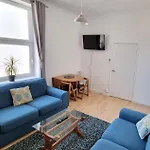 Southsea Escape - Coastal Holiday Apartment - 2 Double Bedrooms